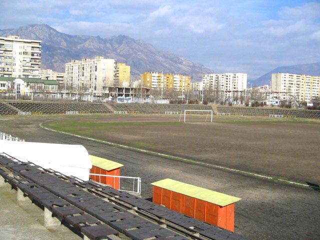Военен стадион, колодрум и плувен басейн – спортните съоръжения на Сливен, които търпят развитие