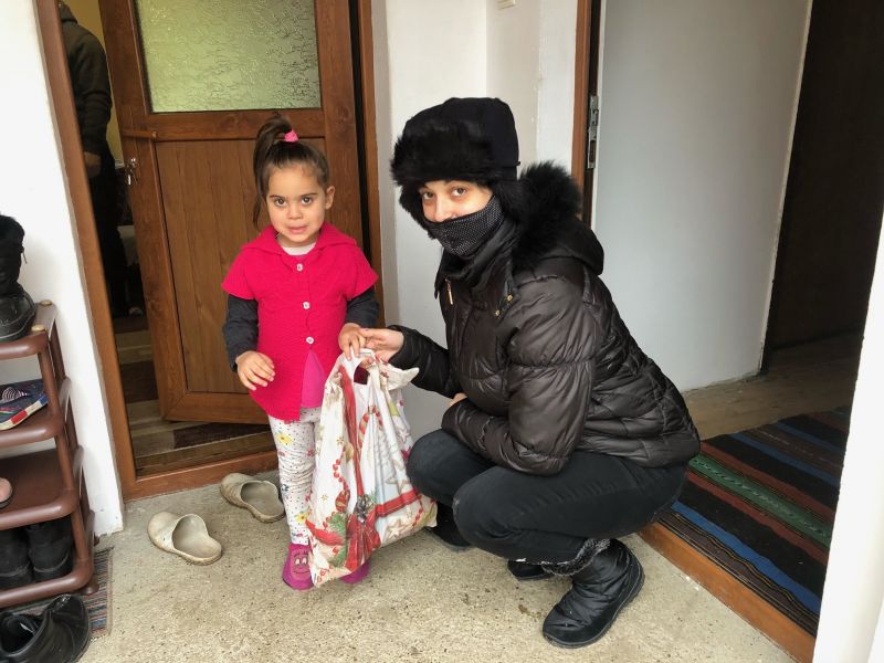 1030 деца от община Котел получиха своите подаръци по домовете им