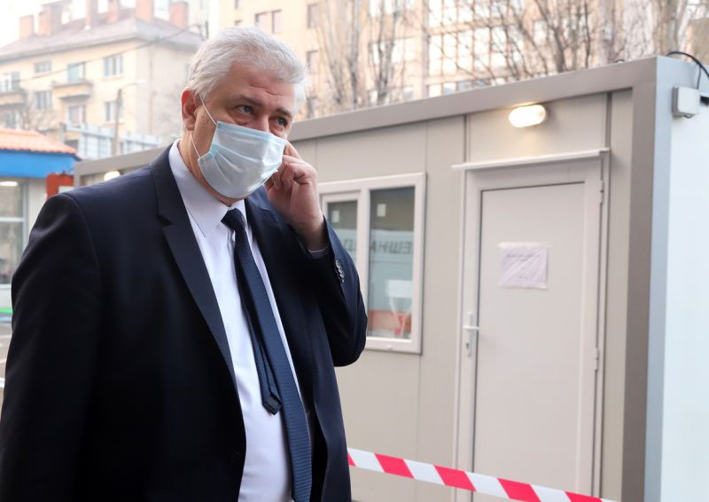 Бившият директор на УМБАЛСМ 'Пирогов' проф. Асен Балтов е приет по спешност в болницата заради хипертонична криза.