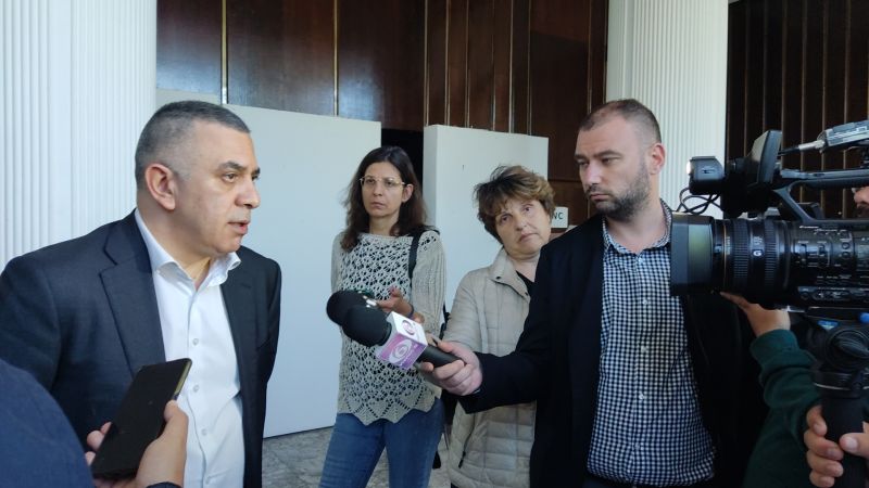 Кметът Стефан Радев настоява ВиК да работи по-бързо по проекта си и да възстановява разкопаните участъци