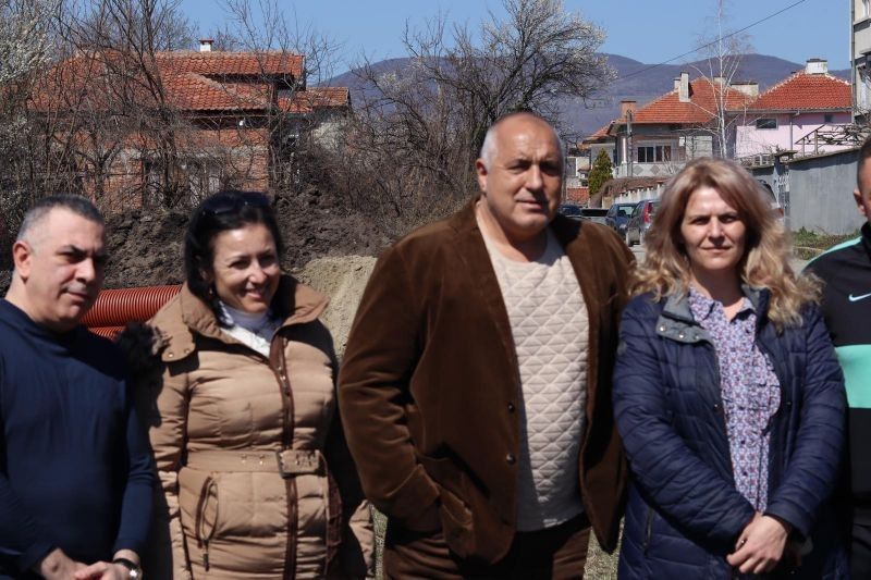 Бойко Борисов инспектира проект за канализация в сливенския квартал „Речица“