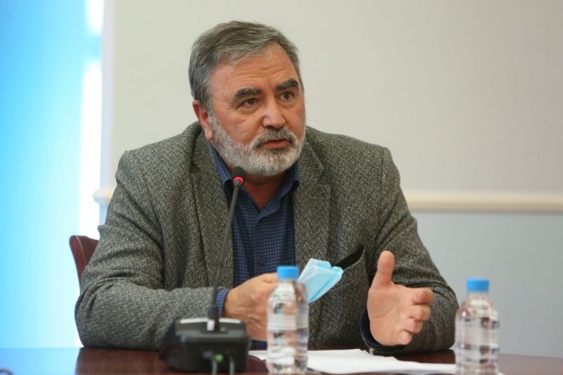 Доц. Кунчев намекна за задължителна ваксинация в здравния сектор