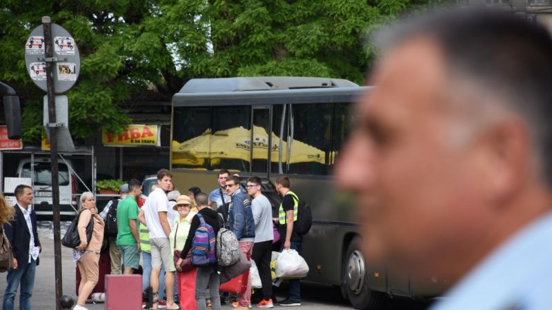 Държавата спира извозването на украинци от Черноморието към бази в страната