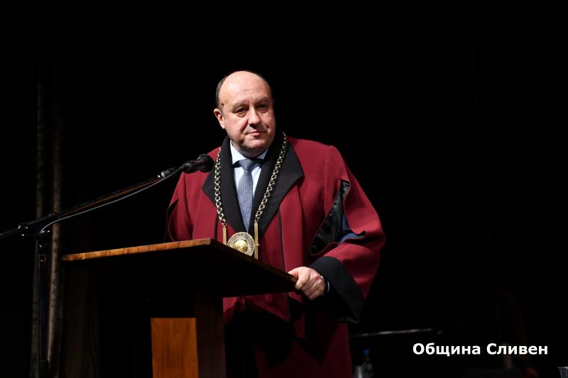 Кметът Стефан Радев поздравява абсолвентите от випуск`2022 на Инженерно-педагогически факултет и Колеж–Сливен към ТУ-София