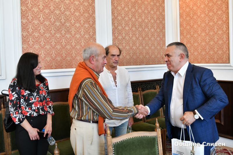 Кметът Стефан Радев се срещна с диригента Емил Табаков и музикантите Минчо Минчев и Людмил Ангелов