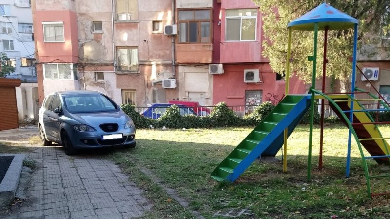 Предлагат и общински служители да вдигат неправилно паркирали коли