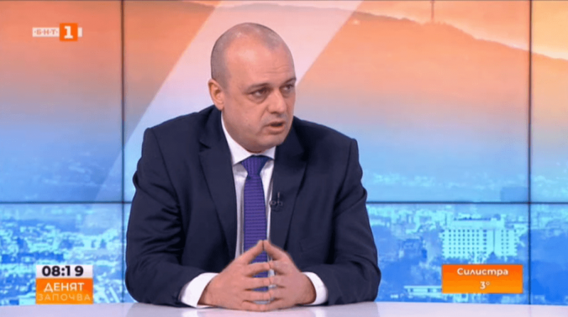 Министърът на туризма: 'Три месеца се грижим за украинците, време е да излязат на пазара на труда'.