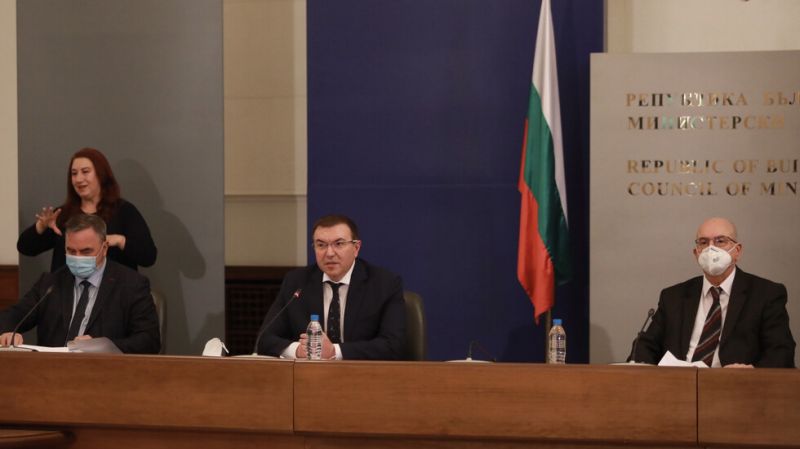 Здравните власти отчитат положителен ефект от мерките в страната