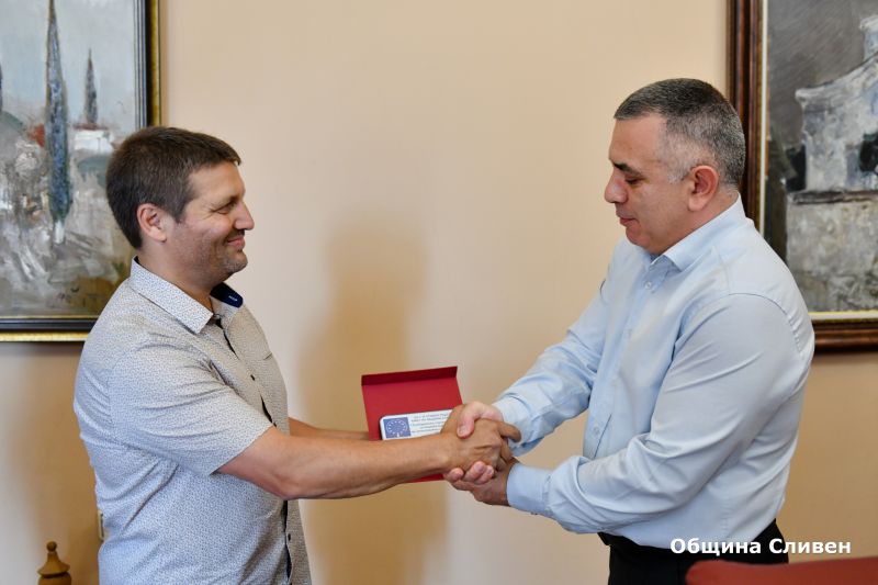 Кметът Стефан Радев получи благодарствен плакет за подкрепата при организирането на Юнашки игри „Хайдушка среща“