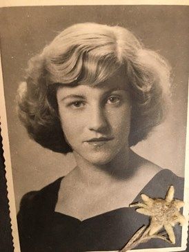 Златка Бончева била руса, стройна, със сини очи.