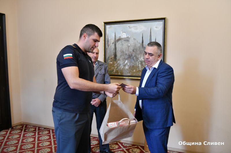 Сливен получи дарение - специализиран автомобил от противопожарната служба в Кьолн, Германия