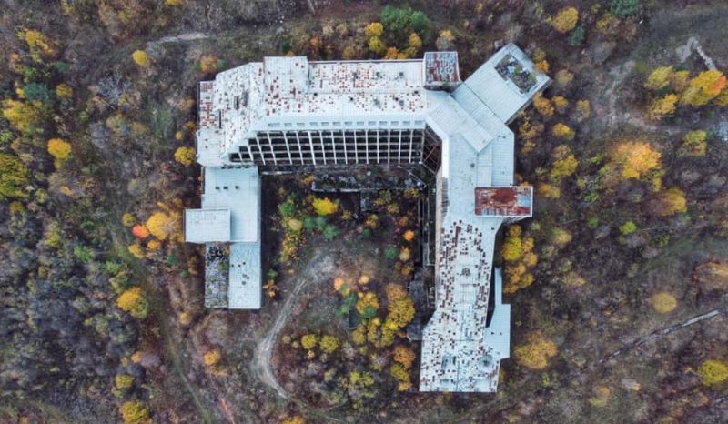 „Обект 17“ – недостроен хотел, криещ секретна база в България