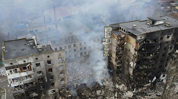 Мощни експлозии и на изток, и на запад