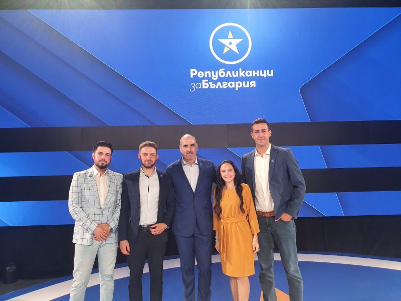 Цветан Цветанов учреди официално своята нова партия 'Републиканци за България'