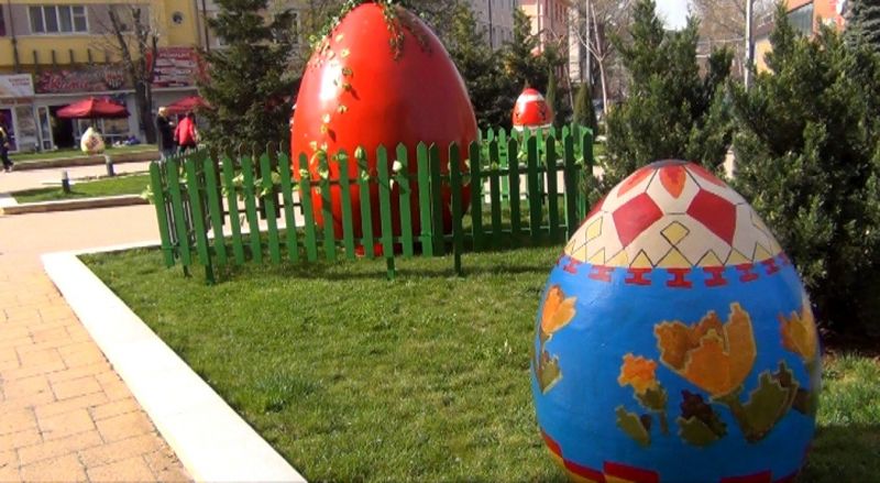 Общината и Национална художествена гимназия 'Димитър Добрович' - Сливен организират конкурс за проекти за великденски яйца