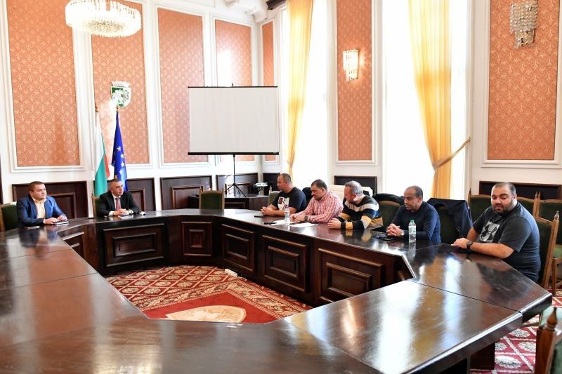 Кметът Стефан Радев ще предложи облекчения за ресторантьорите заради трудностите им в коронакризата