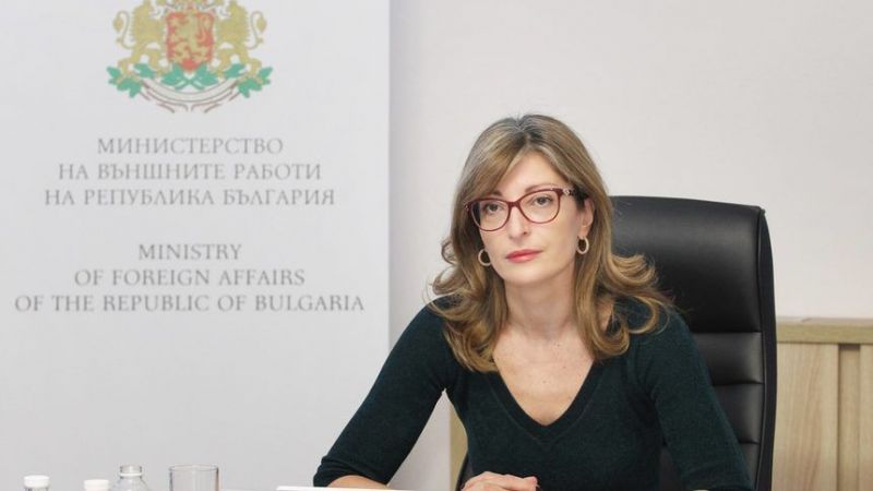 Вицепремиерът Захариева е с коронавирус
