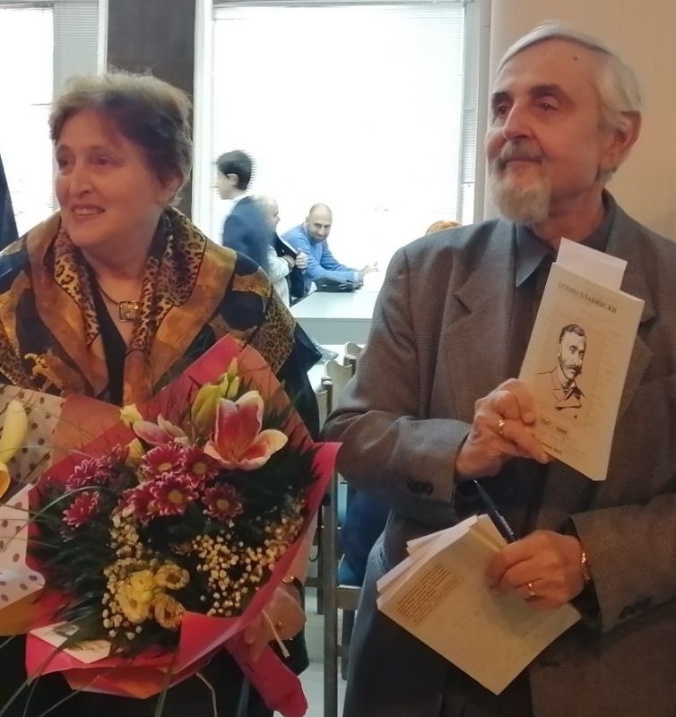 Семейство Панови с благодарност към болницата и поздрав за днешния празник