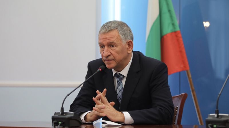 Кацаров: Ситуацията е критична, ограничете контактите си в следващите седмици