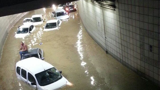 Наводнение в Анкара: Големи части от града са под вода