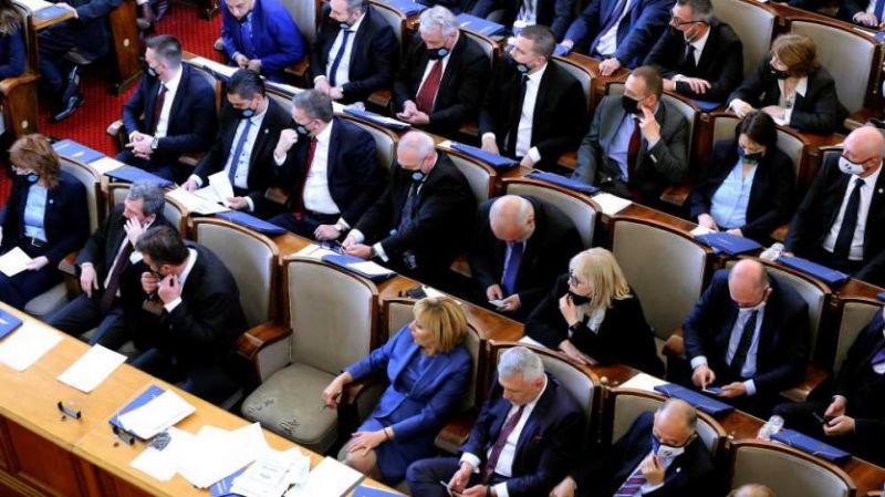 Депутатите приеха изцяло машинно гласуване