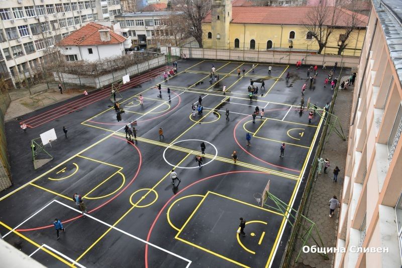 Основно училище „Христо Ботев“ е с изцяло ремонтирана спортна площадка