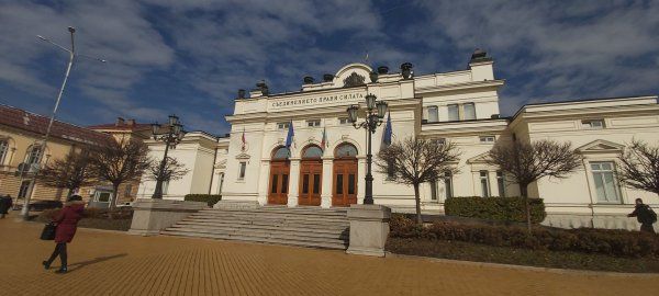 Парламентът е осъден да плати 2,5 млн. лв. на ВЕИ фирма