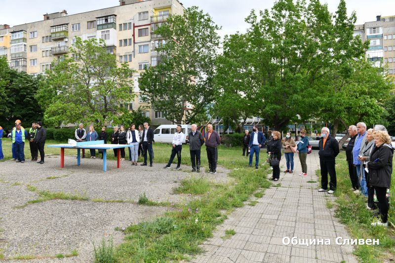 Започна благоустрояването около няколко жилищни блока в квартал „Дружба“