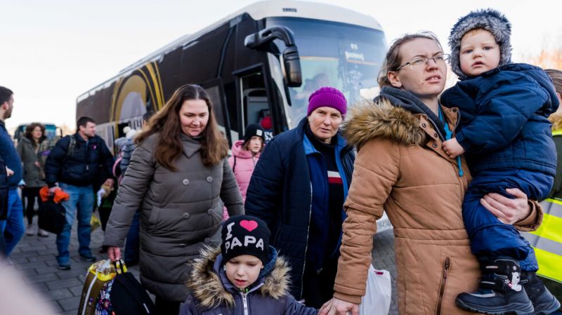 Киев отхвърли предложение на Москва за хуманитарни коридори към Русия и Беларус