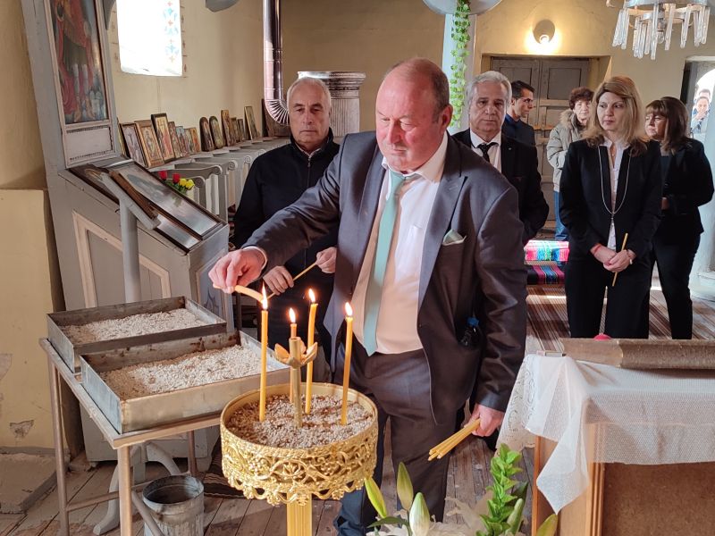ГЕРБ – Сливен дари икона на Св. Архангел Михаил на храма в село Гавраилово