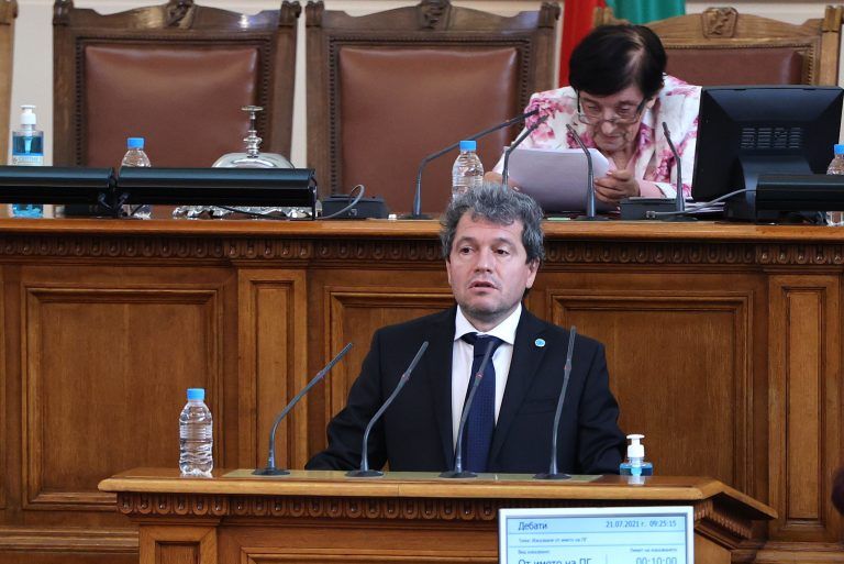 Първи ден на 46-ия парламент: Кабинет до 15 дни и полуобща снимка