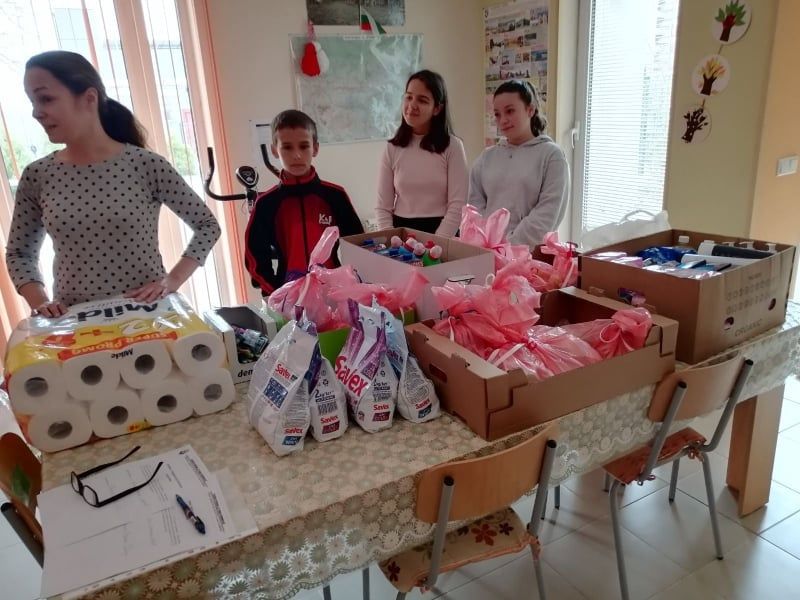 Продължава училищната благотворителна акция