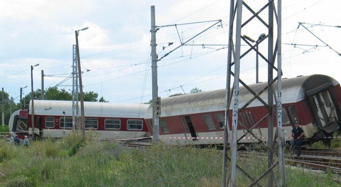 Влак с руда дерайлира край Нова Загора