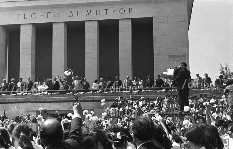 24 май 1973 г. Държавните ръководители на трибуната поздравява традиционната манифестация и парад по случай празника на славянската просвета и култура (Снимка: Иван ГРИГОРОВ)