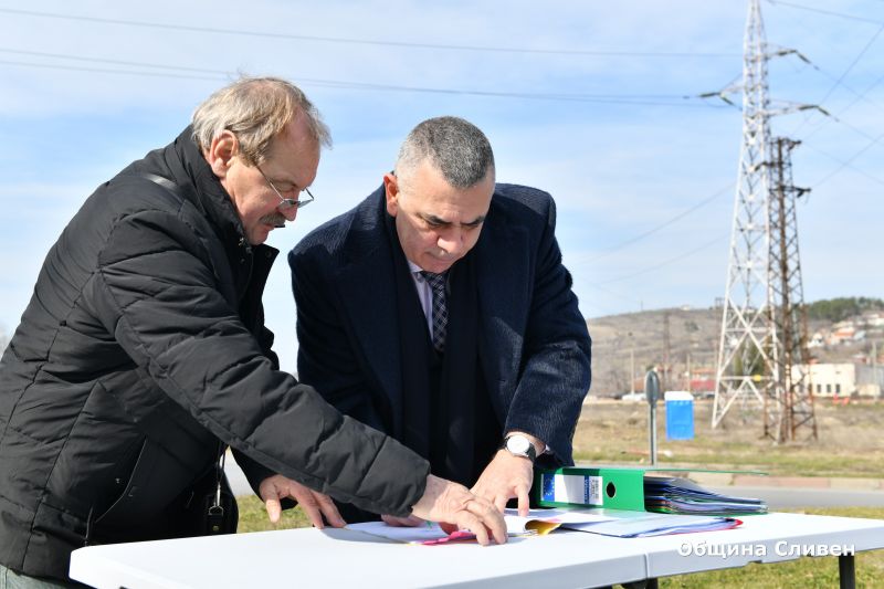Започна изграждането на още едно кръгово кръстовище в Сливен