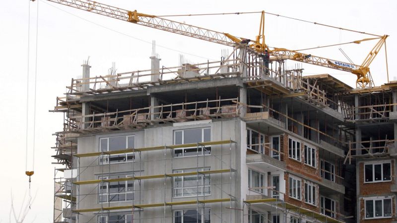 Коронавирусът свали цените на жилищата само с 3%