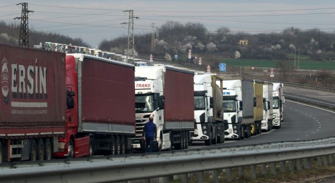 Водачите на товарни автомобили – под карантина за 14 или до ново отпътуване