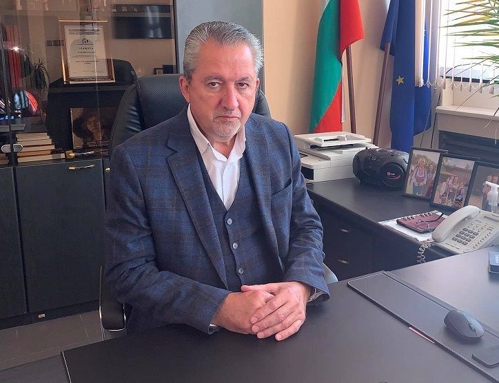 Областният управител пожелава позитивна, силна и добра година!
