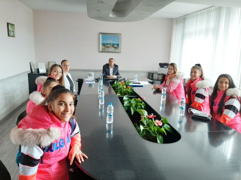 5 състезатели от сливенския СК по акробатика “Стефан Данчев” заминават за участие в шоуто “България търси талант”