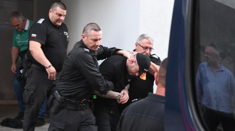 Полицайката Радева получавала по 2000 лв. месечно, за да прикрива Семерджиев