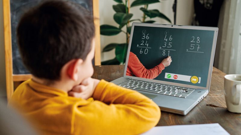 Родители настояват обучението от вкъщи да продължи