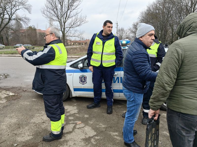 Кметът Стефан Радев посети на място пътния инцидент с автобуса в Желю войвода