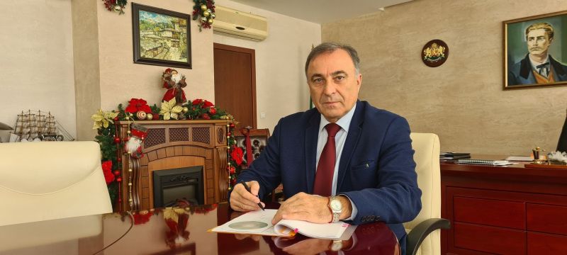 Николай Грозев