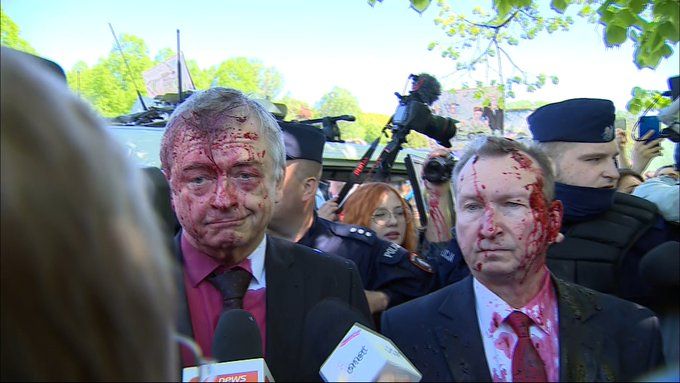 Заляха с червена боя руския посланик във Варшава