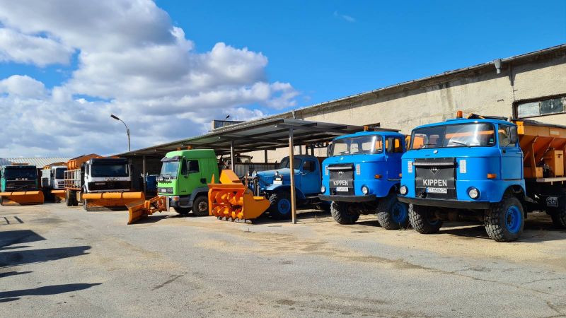 Осигурени са техника и материали за зимната поддръжка