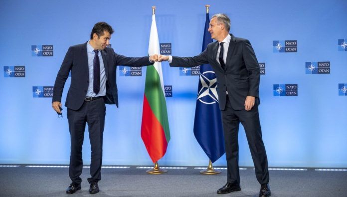 Кирил Петков покани генералния секретар на НАТО в България