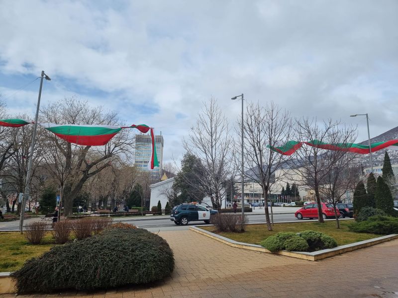 Вятърът в Сливен днес надвиши 80 километра в час