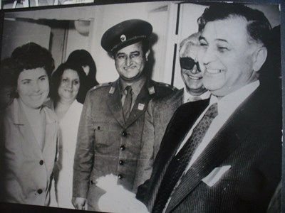 Папазян (вдясно) в Сливен при откриването на дарената от него детска градина на 10 ноември 1977 г.