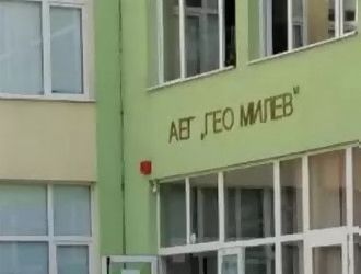 Ученичка от Английската гимназия в Бургас почина в клас