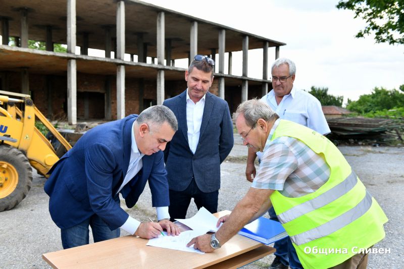 Община Сливен започна разширяване на училището в Тополчане